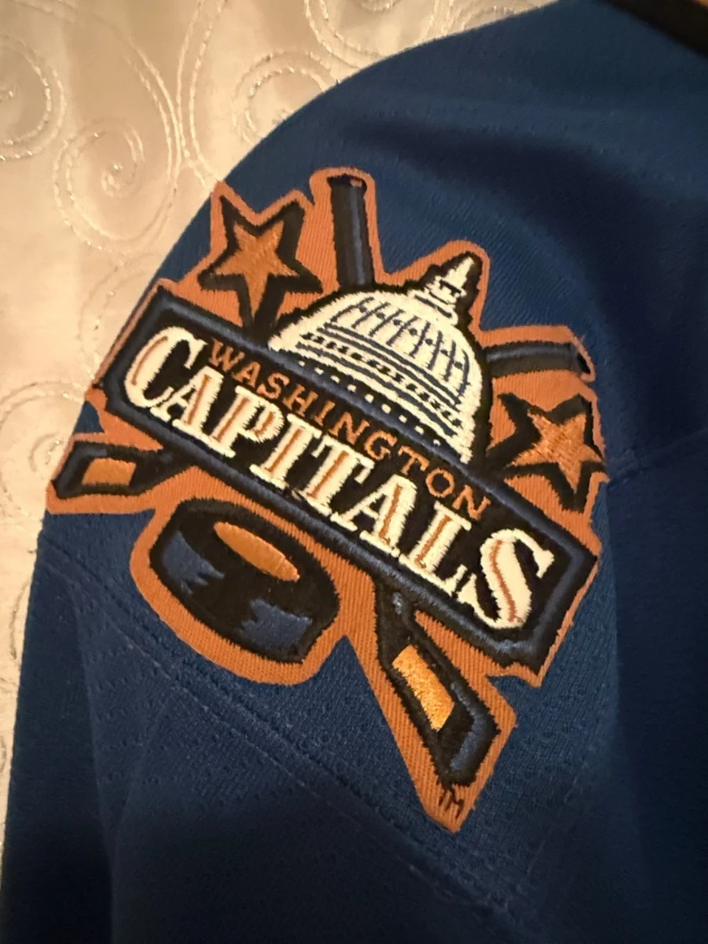 CCM Blue Washington Capitals Alternate Hockey Jersey Boys Size L/XL NHL 🔥 BL2 - Picture 6 of 7